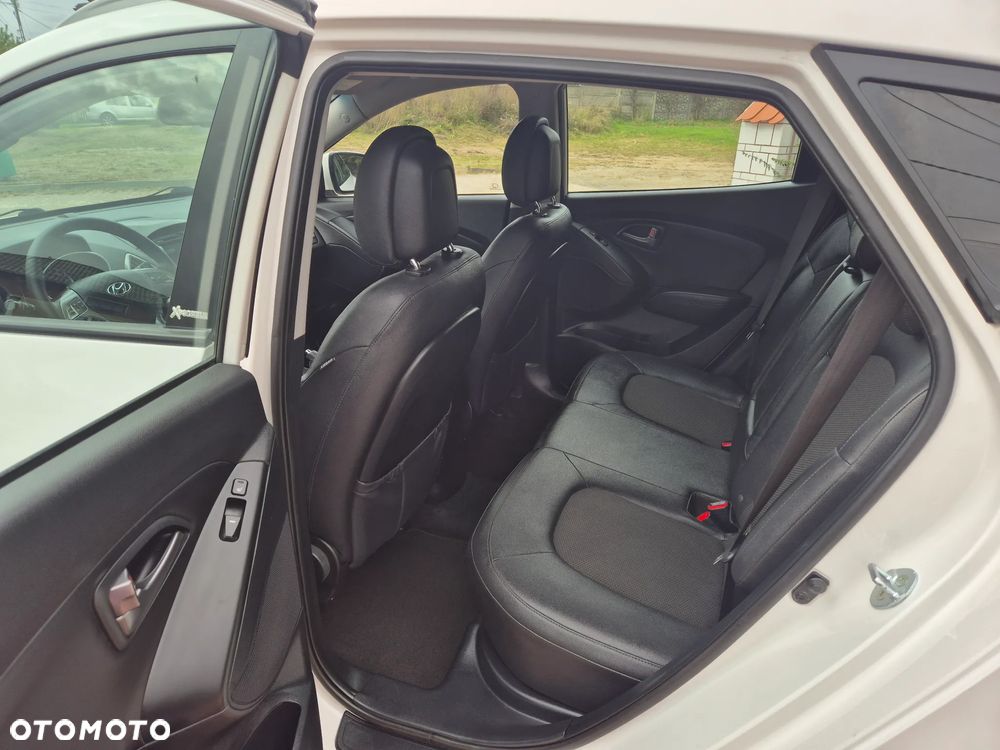 Hyundai ix35 1.7 CRDi 2WD blue Finale Gold - 27