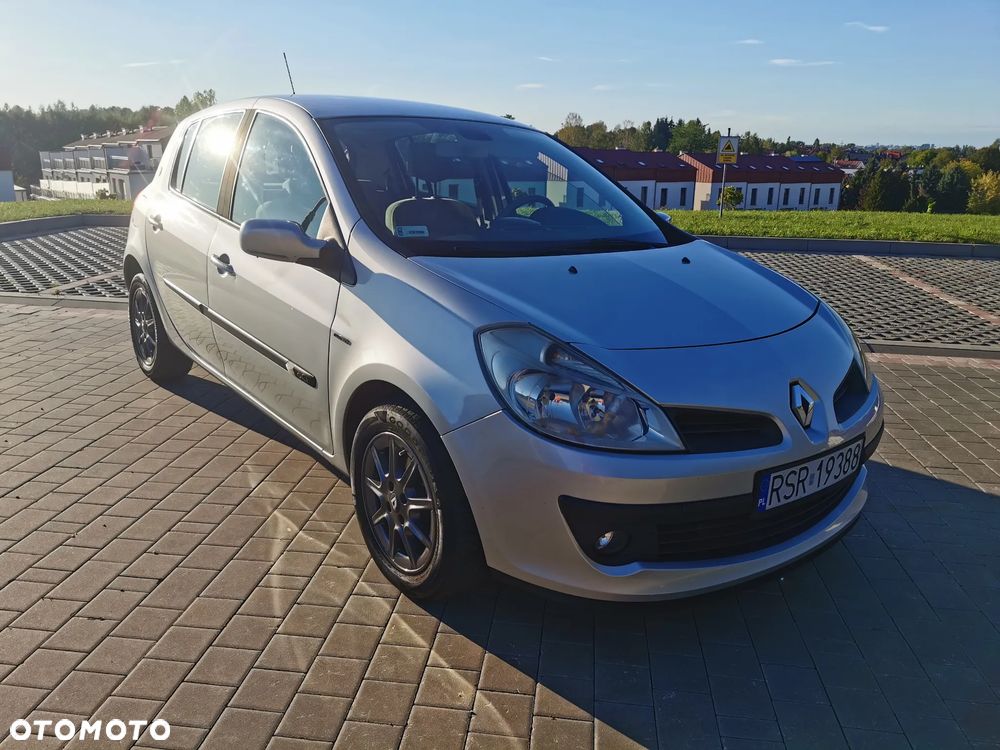 Renault Clio 2005 photo 2