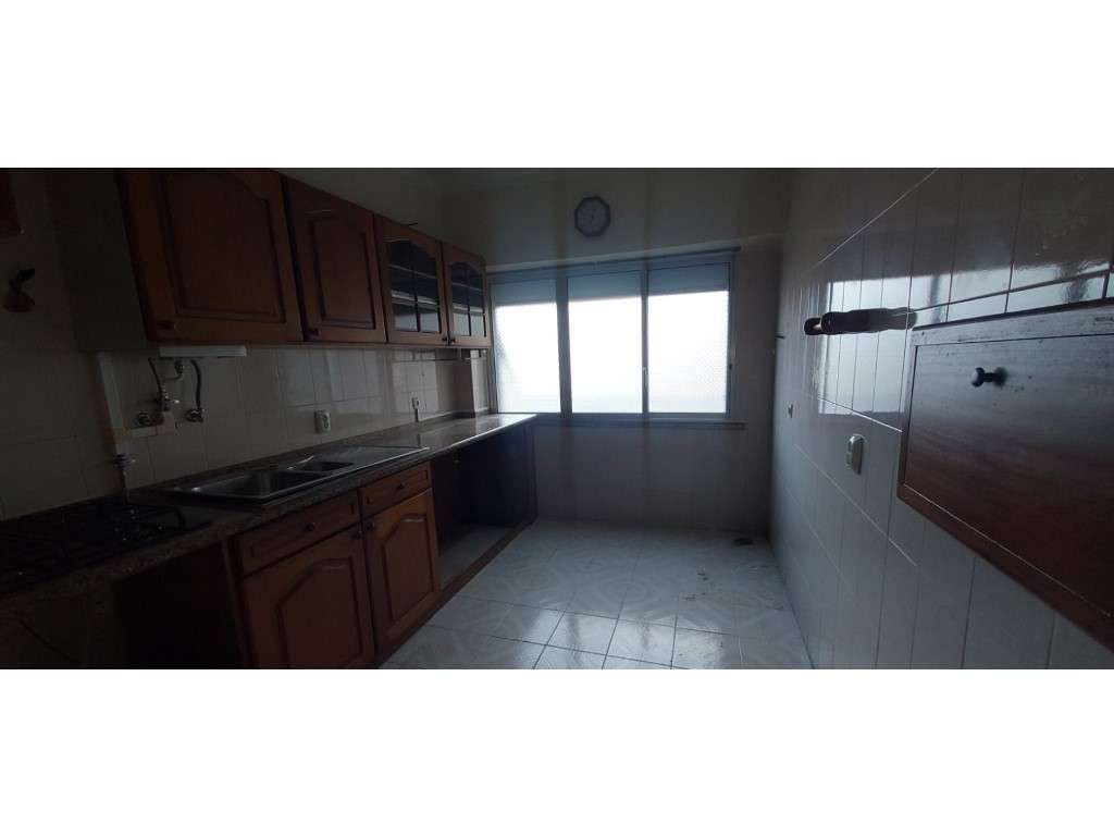 T2 com 110 m², Excelente Localização Dom Nuno Álvares Pereira - Grande imagem: 2/12