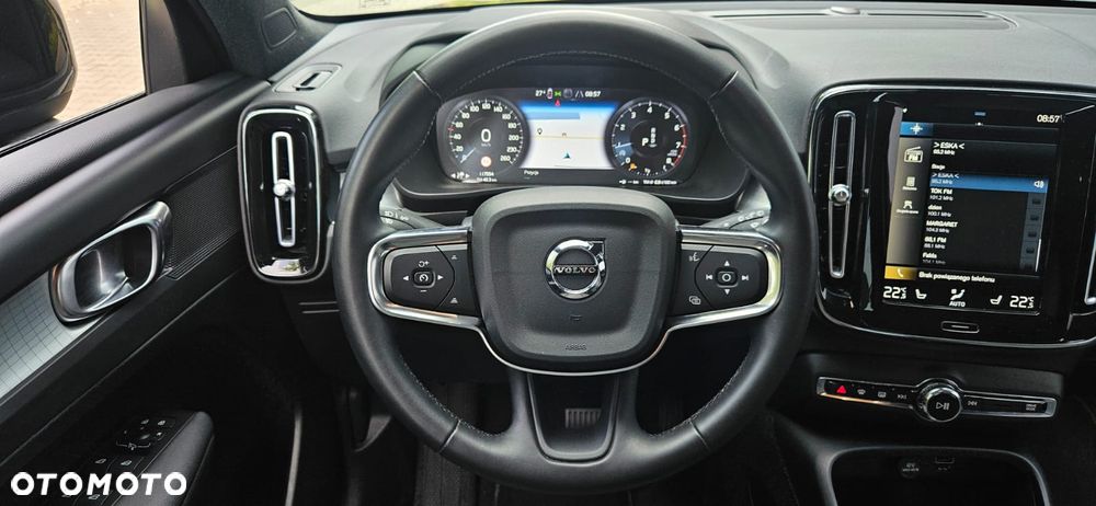 Volvo XC 40 T3 Momentum Pro - 26