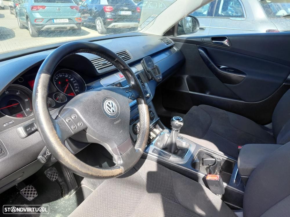 VW Passat 2.0 TDI Confortline - 5