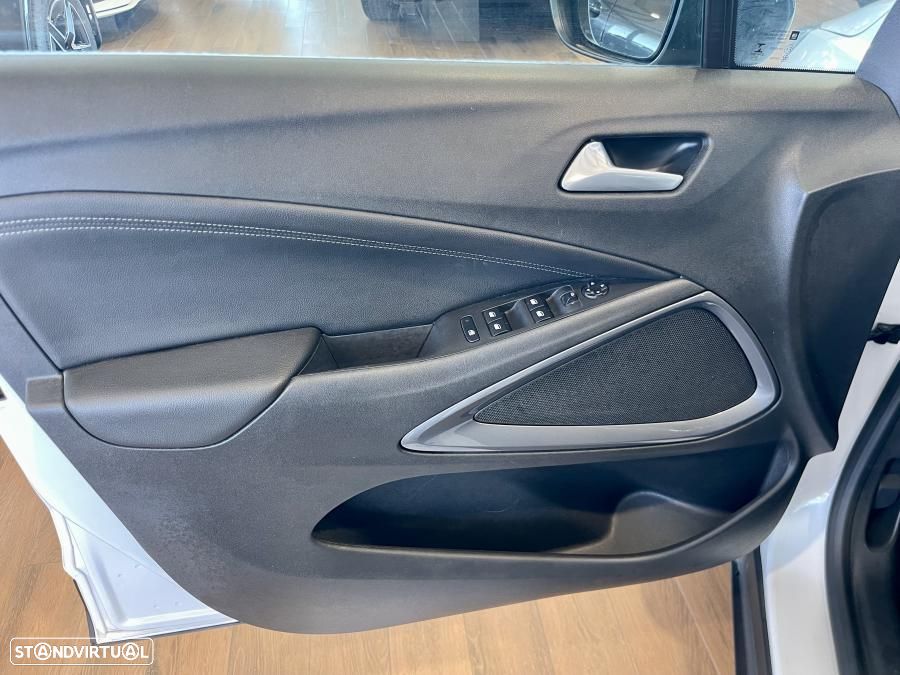 Opel Crossland 1.5 D Elegance - 24