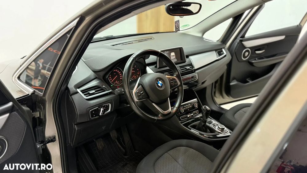 BMW Seria 2 218d - 6
