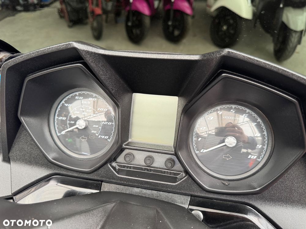 Kymco Downtown - 12