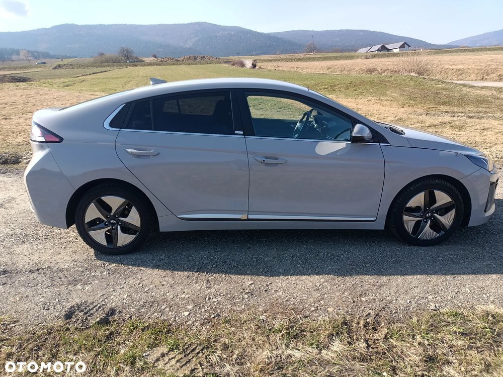 Hyundai IONIQ - 4