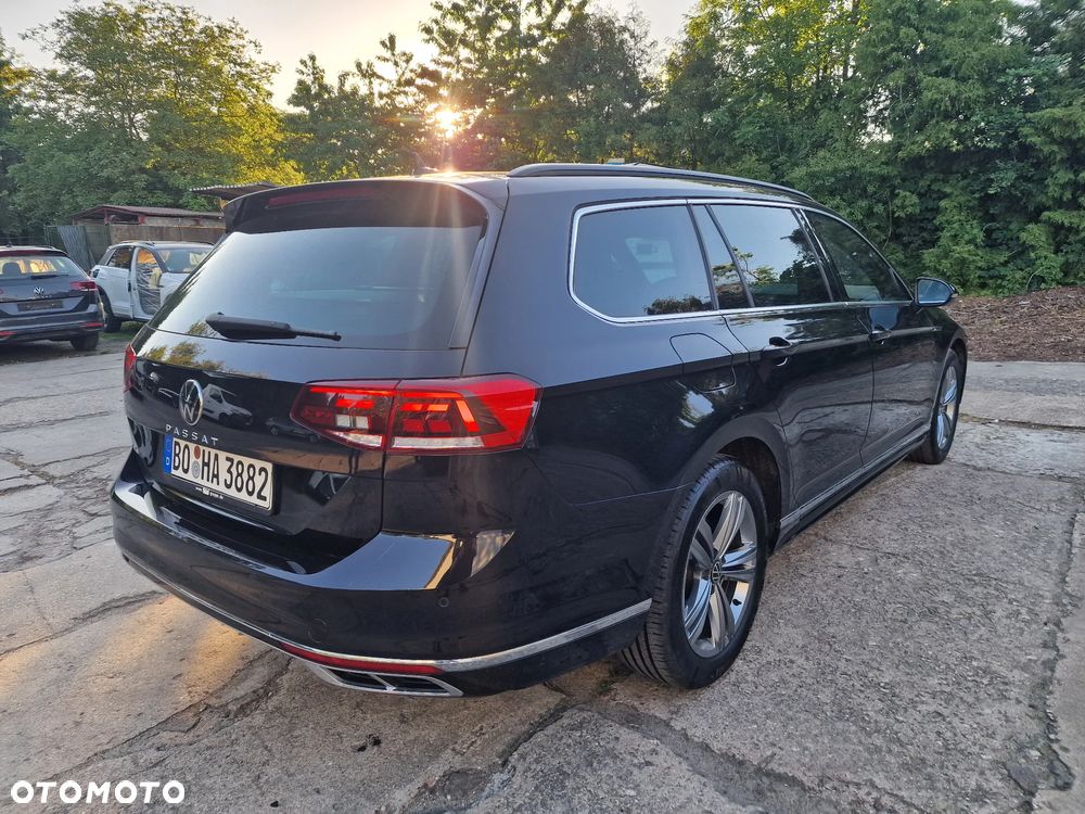 Volkswagen Passat Variant 2.0 TDI SCR DSG R-Line - 4