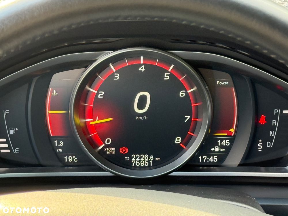 Volvo V40 Cross Country T3 Drive-E Ocean Race - 29