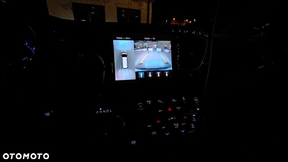 Chrysler Pacifica - 8