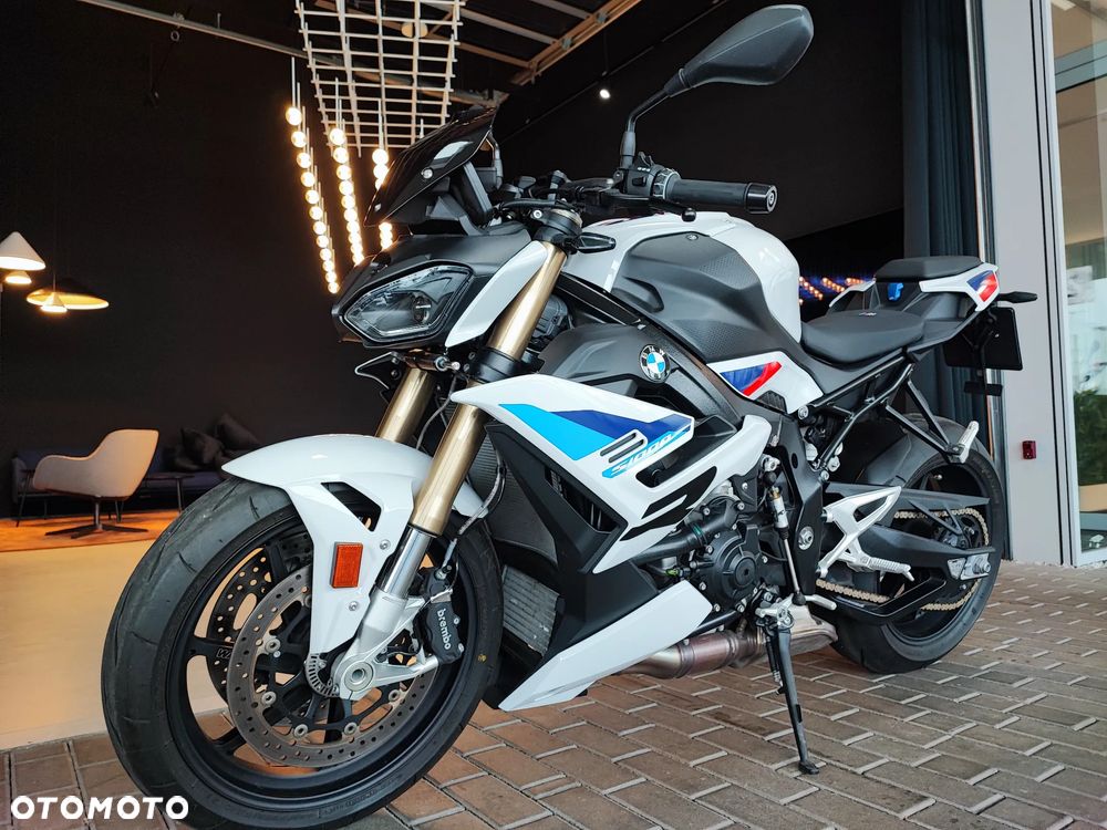 BMW S - 6