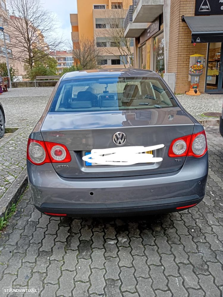 VW Jetta 1.9 TDi Confortline - 2