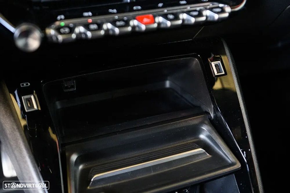 Peugeot e-2008 50 kWh GT Pack - 42