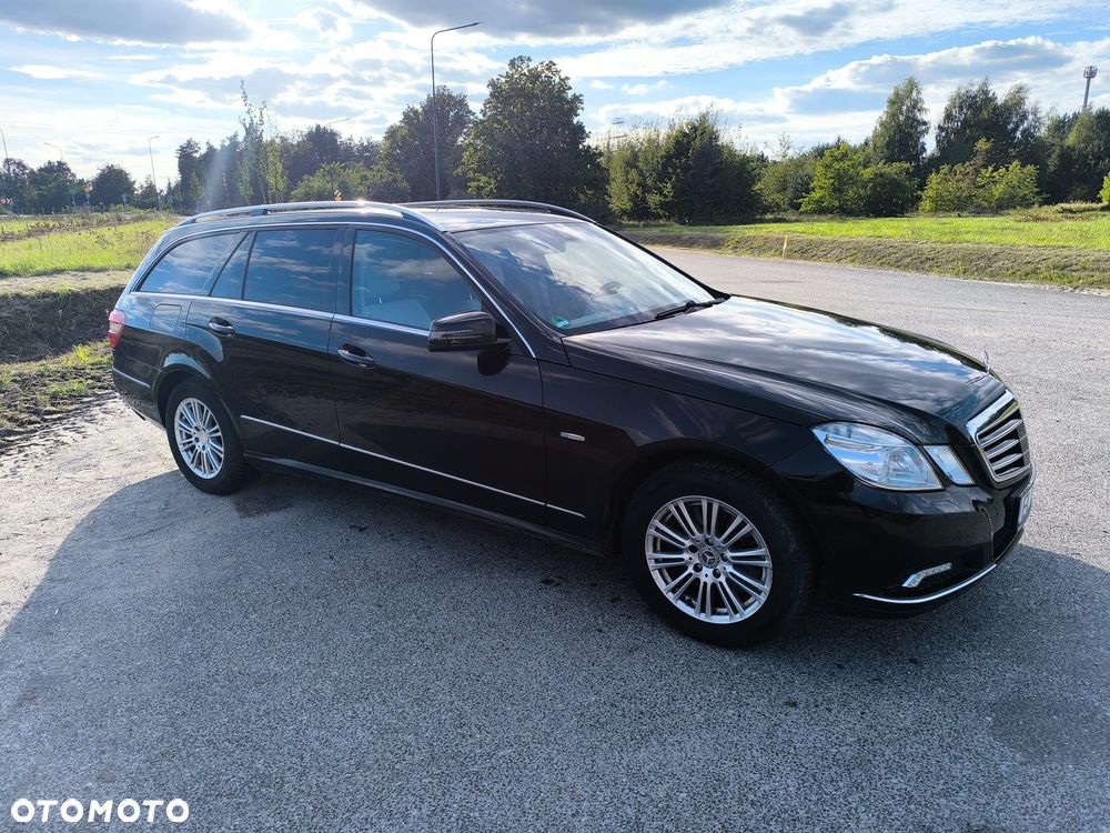 Mercedes-Benz E-Class 2010 photo 2