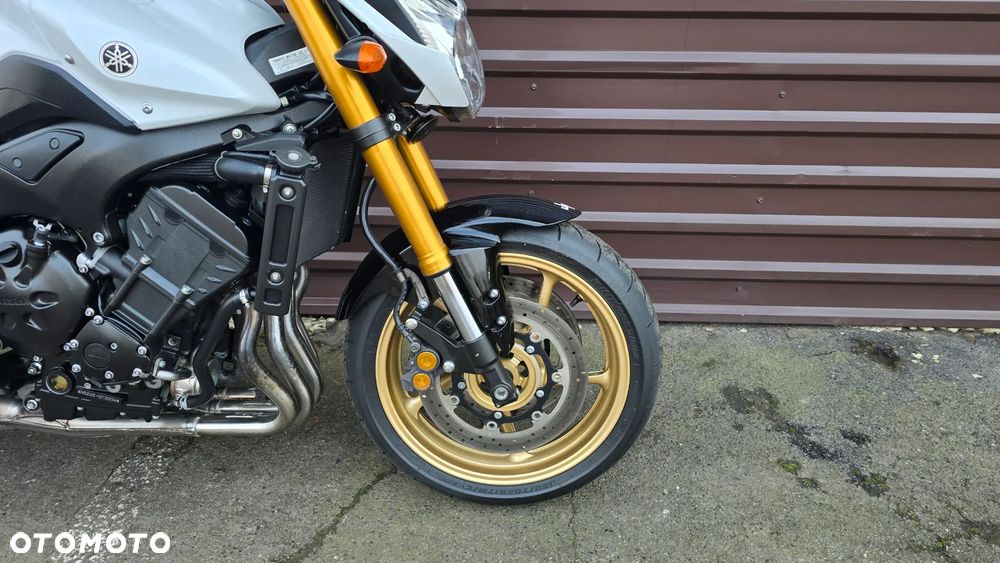 Yamaha FZ8 - 4