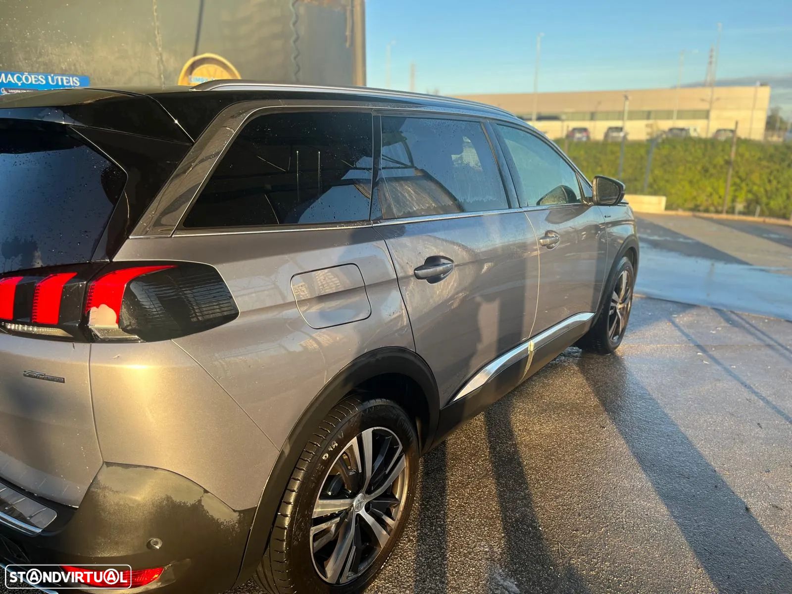 Peugeot E-5008 - 4