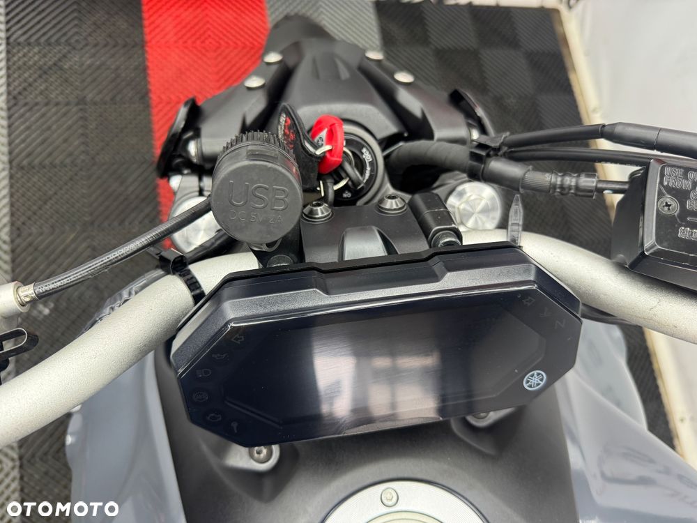 Yamaha MT - 24