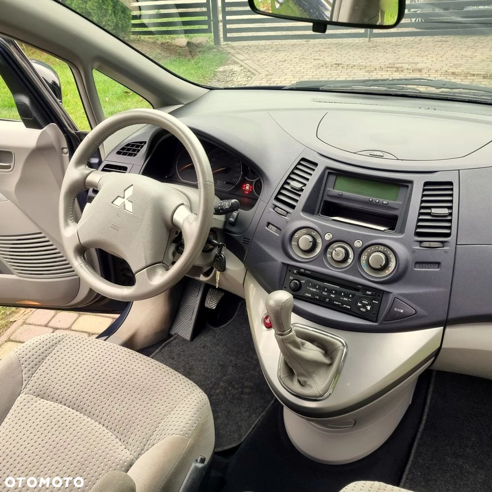 Mitsubishi Grandis 2.4 Intense - 3