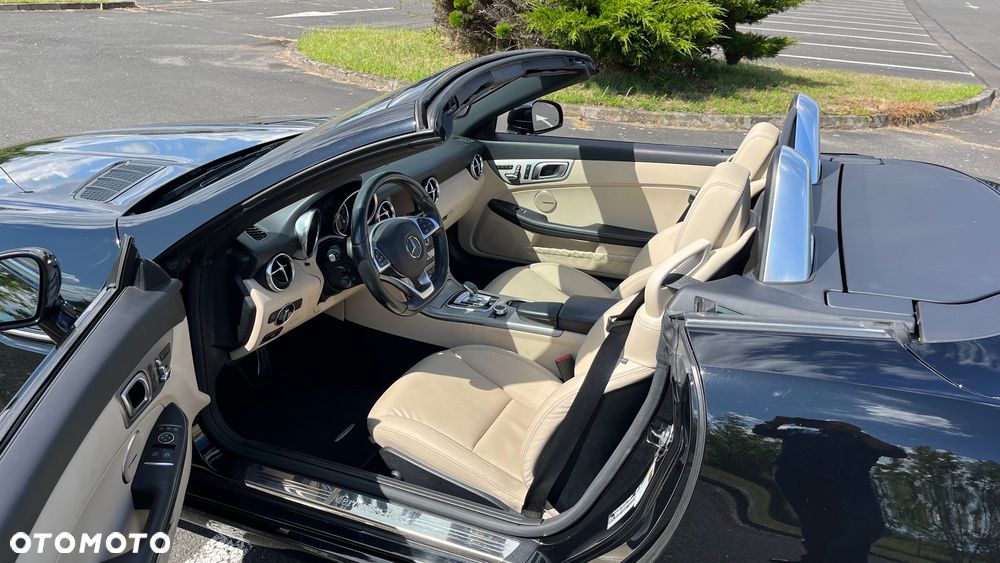 Mercedes-Benz SLC 300 9G-TRONIC RedArt Edition - 14