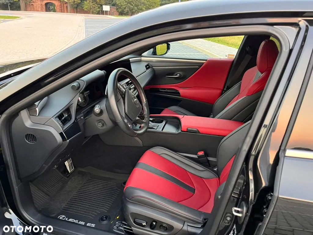 Lexus ES 300h F Sport Edition - 22