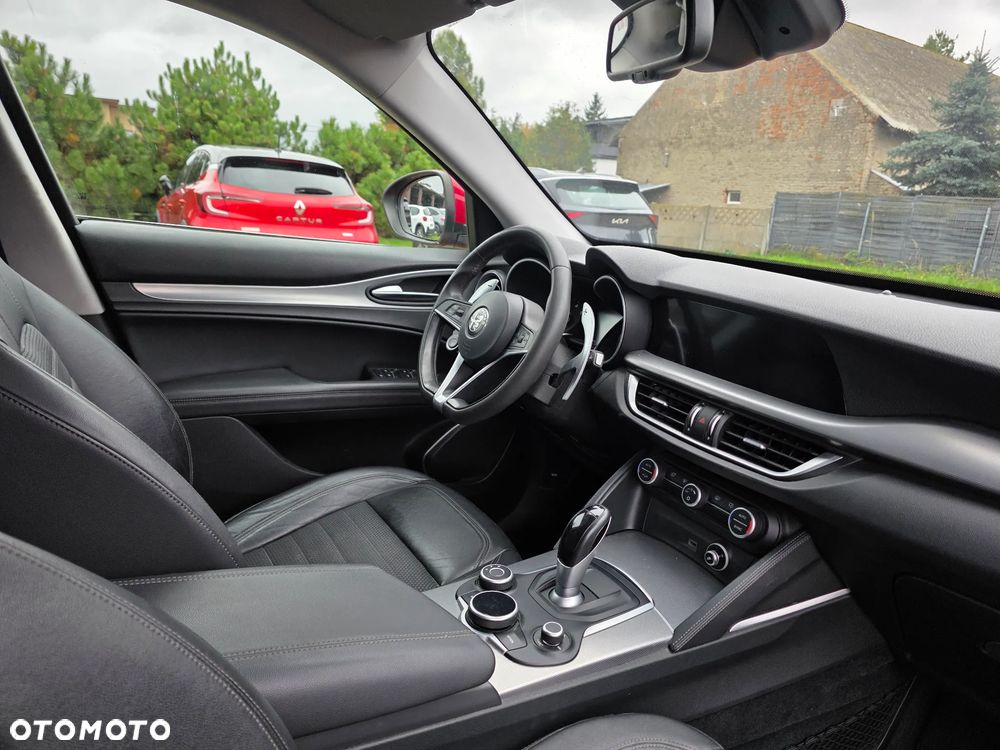 Alfa Romeo Stelvio - 15