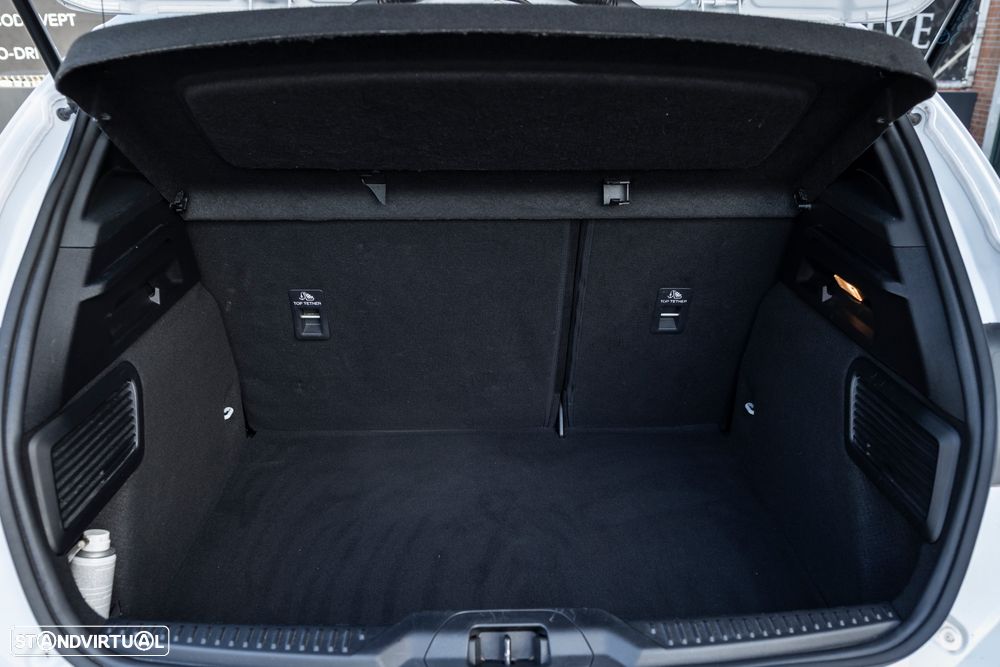 Ford Focus 1.0 EcoBoost MHEV ST-Line X - 23