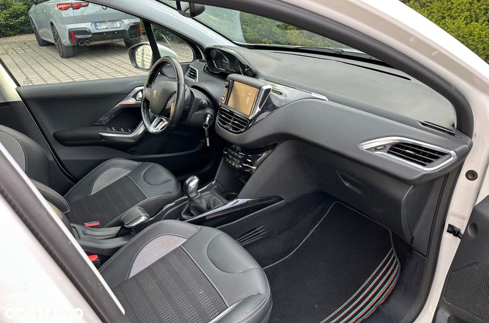 Peugeot 2008 1.2 Pure Tech GPF Active S&S - 15