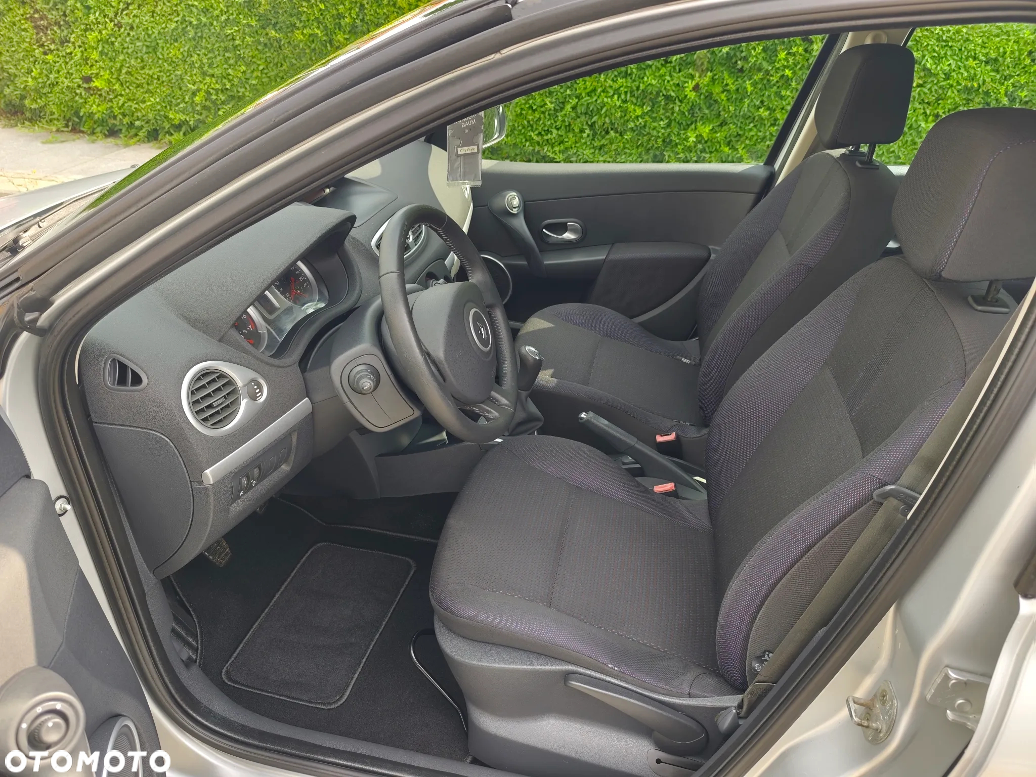 Renault Clio 1.2 16V 75 Dynamique - 9