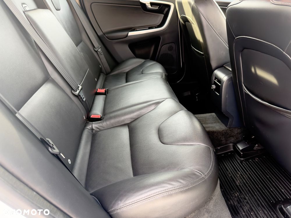 Volvo XC 60 D4 AWD Geartronic Summum - 25
