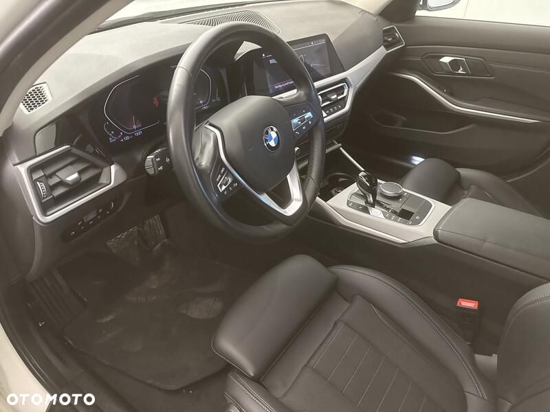 BMW Seria 3 318d MHEV - 10