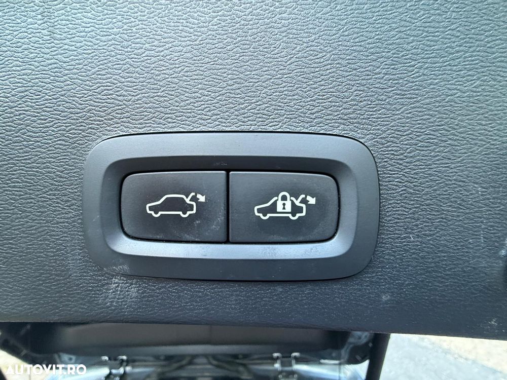 Volvo XC 40 D4 AWD Geartronic Momentum Pro - 29