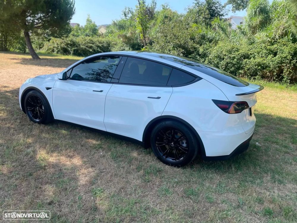 Tesla Model Y Long Range Dual Motor AWD — fotografia 5