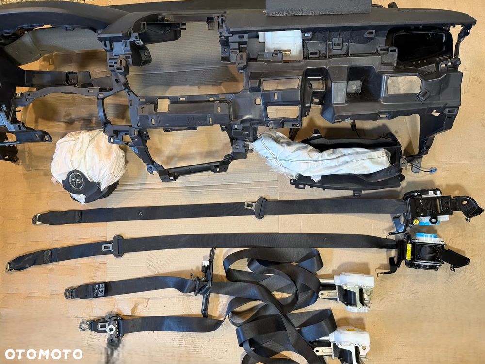 Deska rozdzielcza konsola Toyota Corolla Cross 2022- do regeneracji - 3