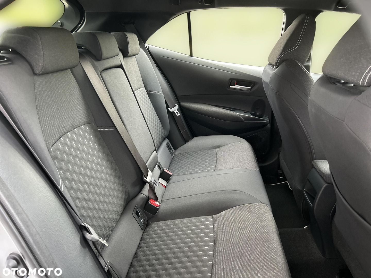 Toyota Corolla 1.8 Hybrid Comfort - 25