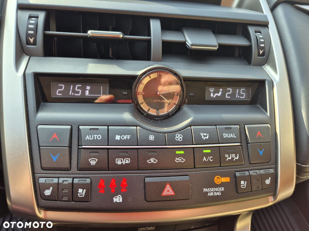 Lexus NX 300h Prestige AWD - 25