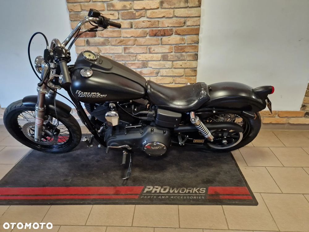 Harley-Davidson Dyna Street Bob - 12