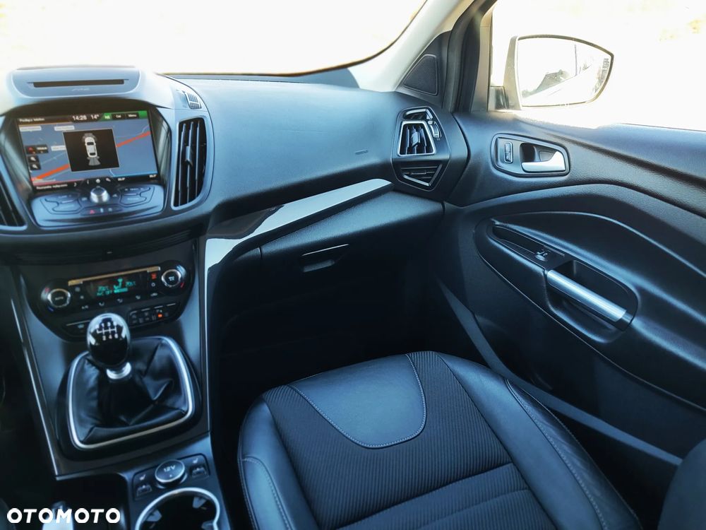 Ford Kuga 2.0 TDCi 2x4 Titanium - 32