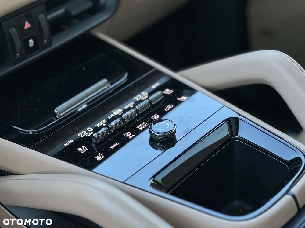 Porsche Cayenne - 24