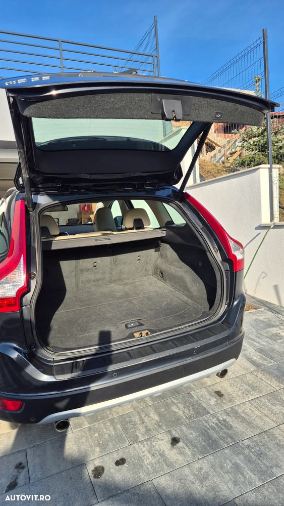 Volvo XC 60 D5 AWD Geartronic Summum - 17