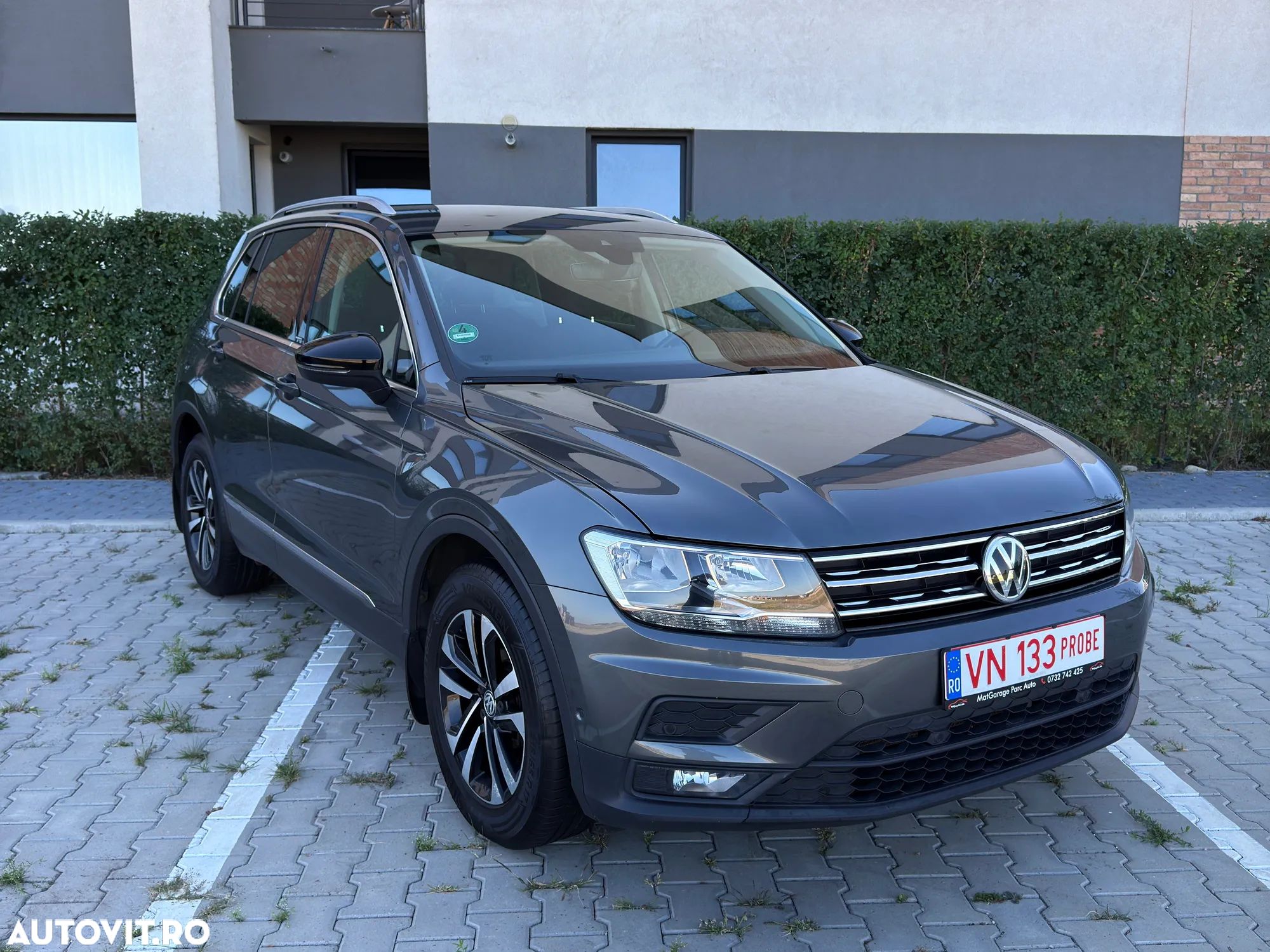 Volkswagen Tiguan - 1