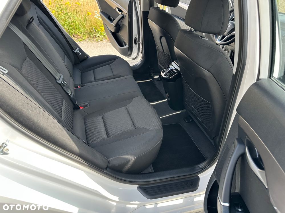 Hyundai i40 Kombi blue 1.6 Family - 30
