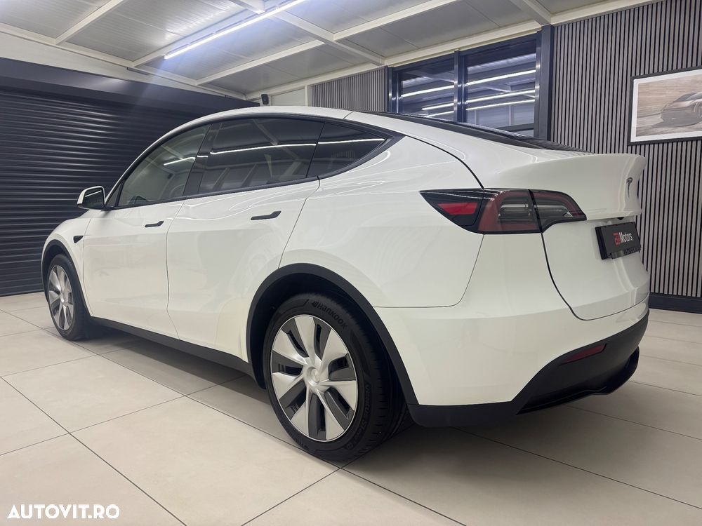 Tesla Model Y Long Range Dual Motor AWD - 4