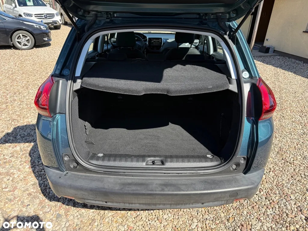 Peugeot 2008 1.2 Pure Tech Style - 12