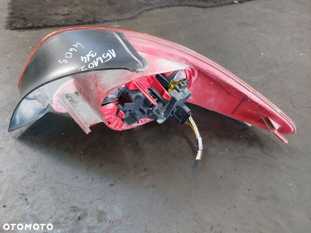 LAMPA LEWY TYŁ + PRAWY TYŁ PEUGEOT 206 I LIFT HB 5D - 31