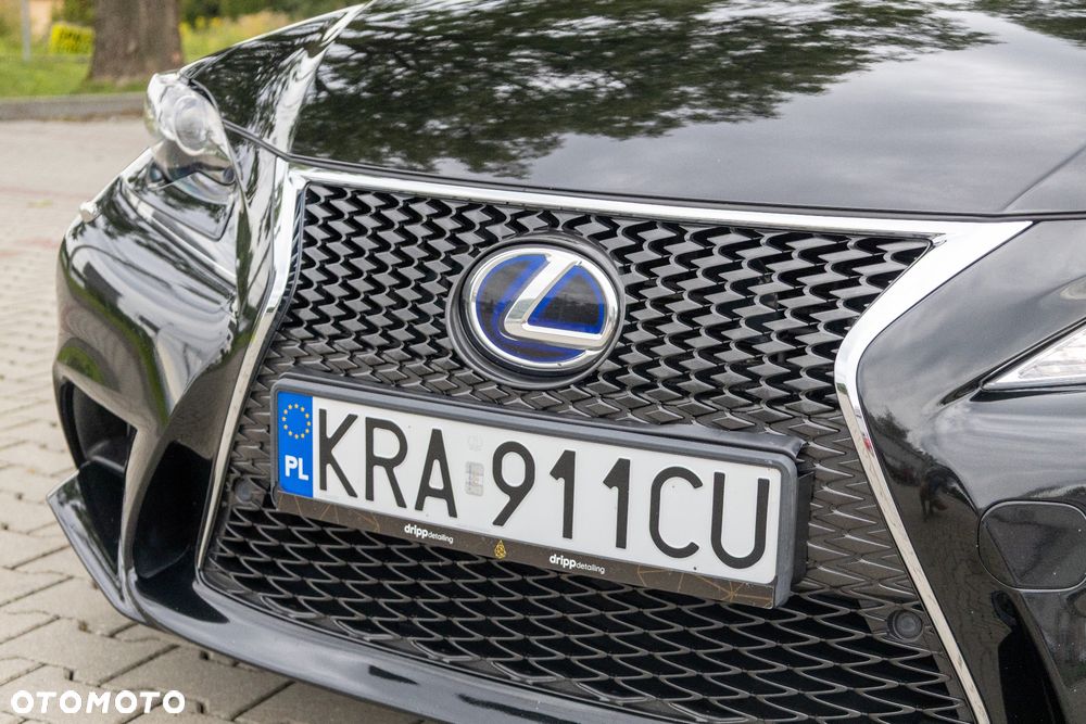 Lexus IS 300h F Sport - 12