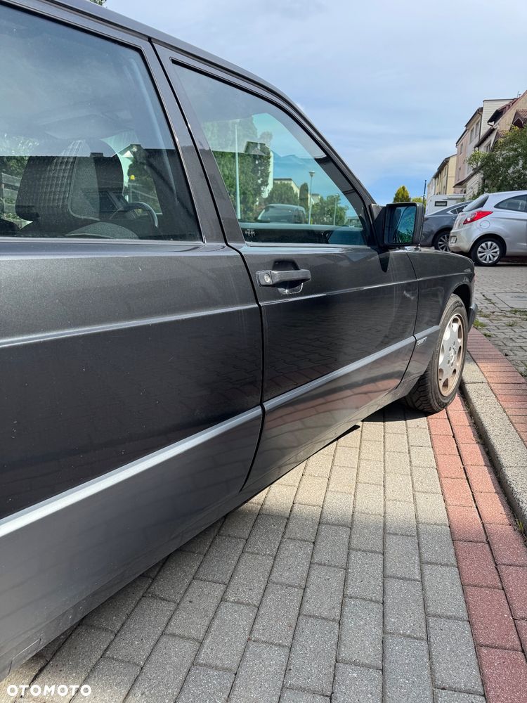 Mercedes-Benz W201 (190) - 7