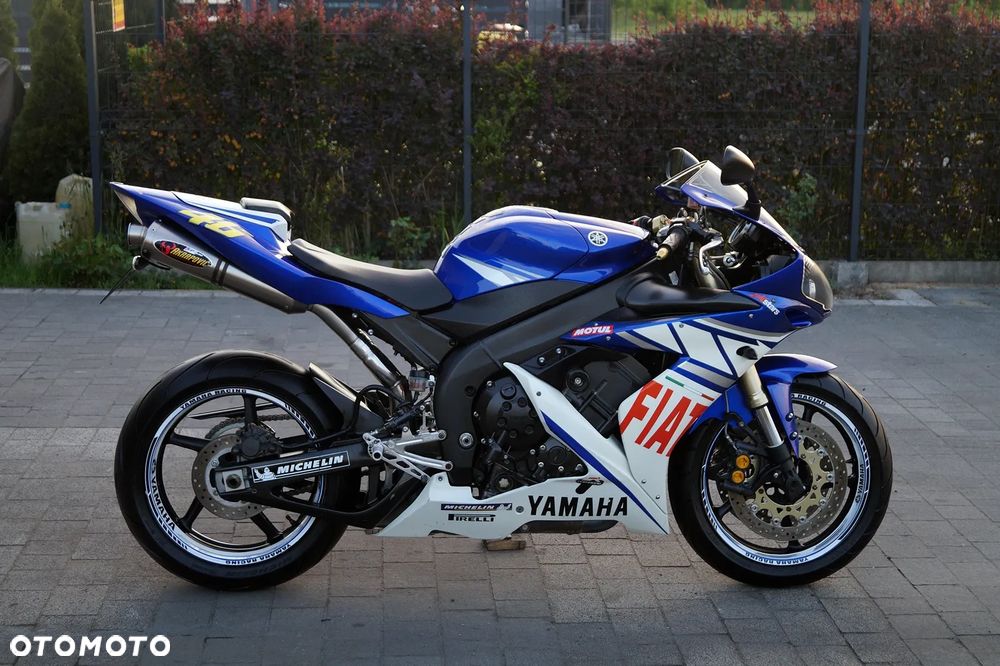 Yamaha R1 - 6