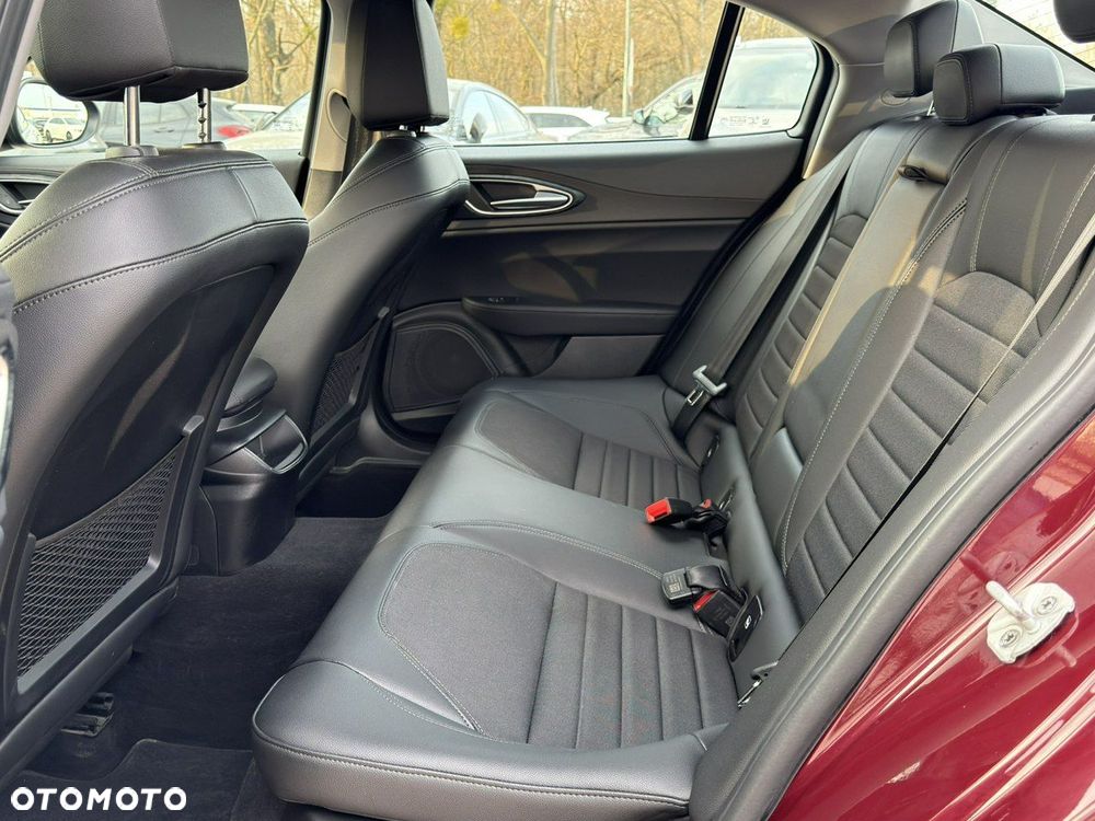 Alfa Romeo Giulia - 17