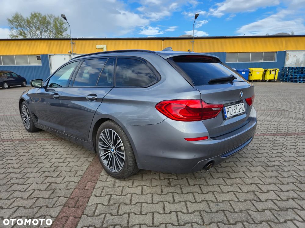 BMW Seria 5 520d Sport Line - 32