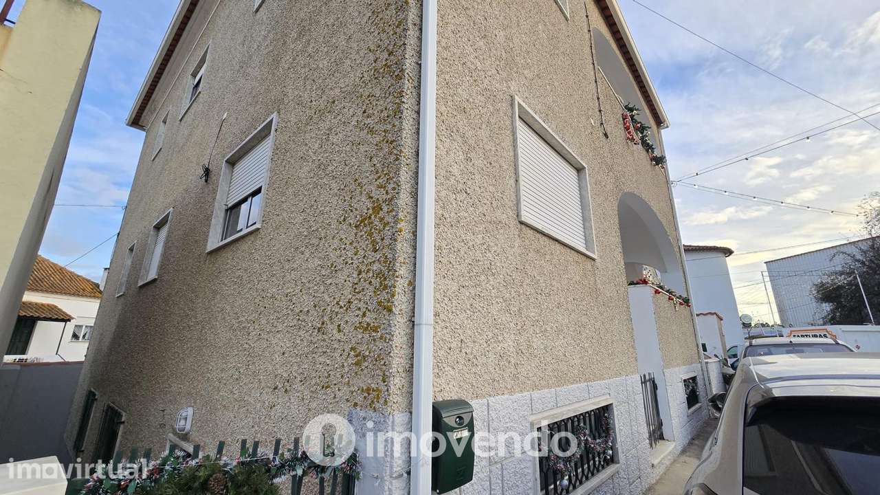 Prédio urbano, com três T4 e garagem, em Asseiceira, Tomar - Grande imagem: 2/28