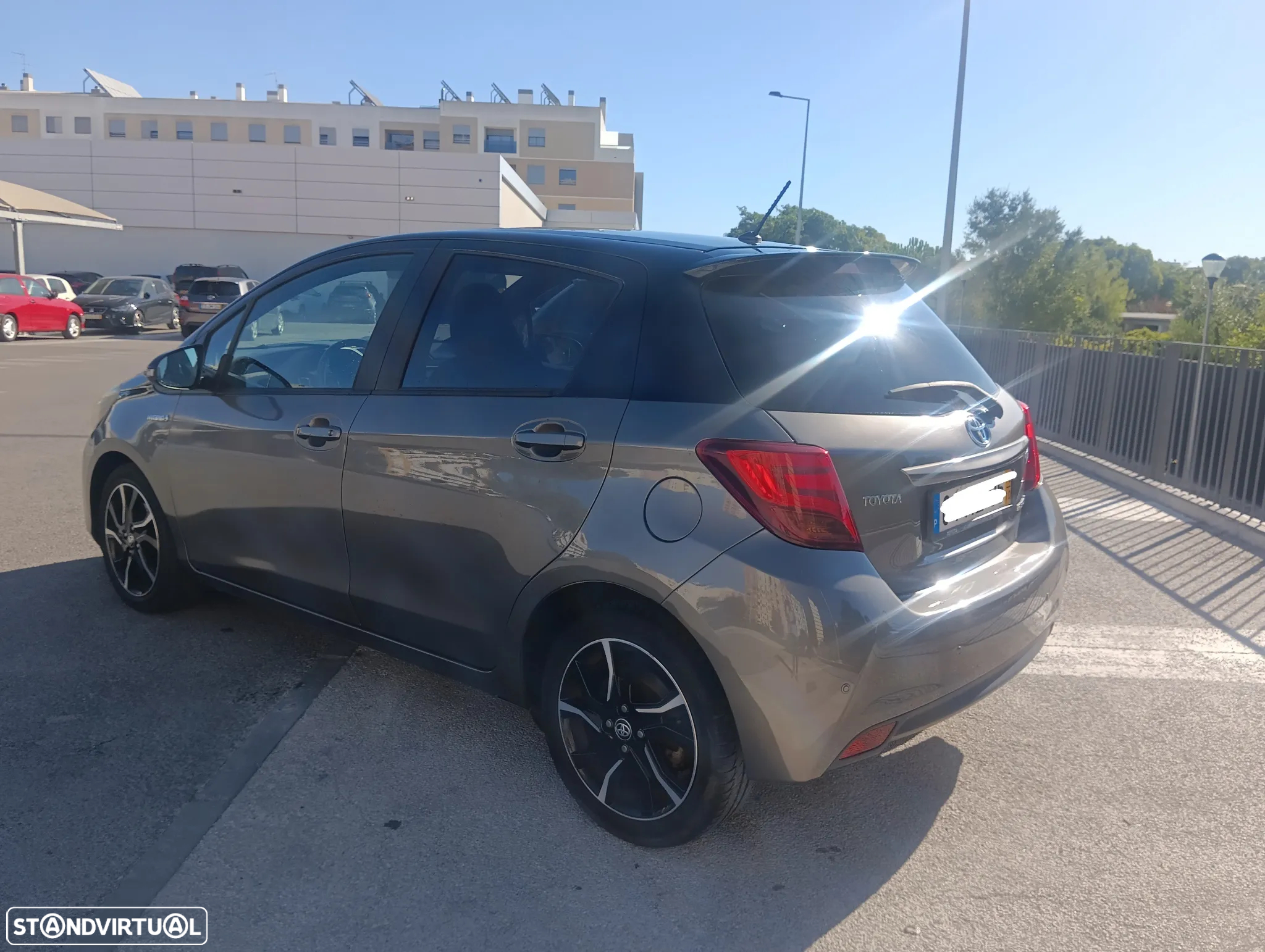 Toyota Yaris 1.5 HSD Square Collec.Bronze - 17