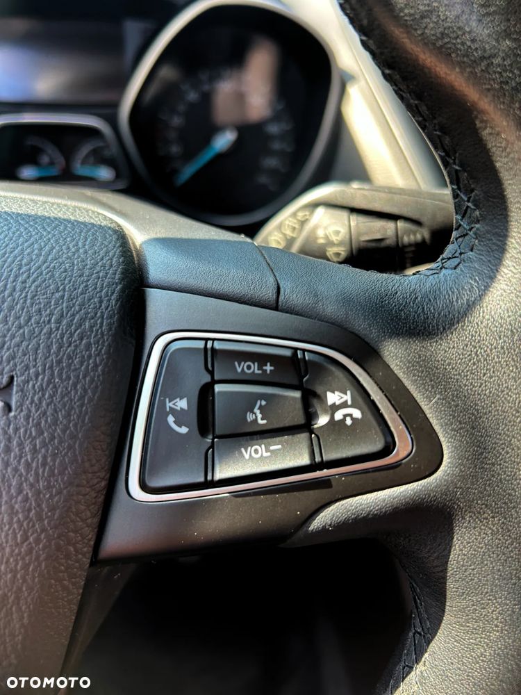 Ford Kuga 1.5 EcoBoost 2x4 Titanium - 18